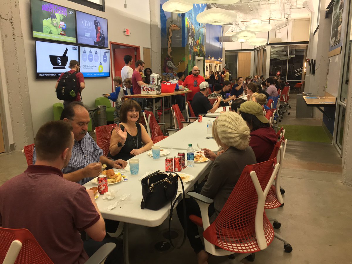 BitwiseTraining's tweet photo. It's great to see so many new faces at our Friends & Family BBQ! #GeekwiseAcademy #Bitwise #downtownFresno https://t.co/nF5dSD6WA4