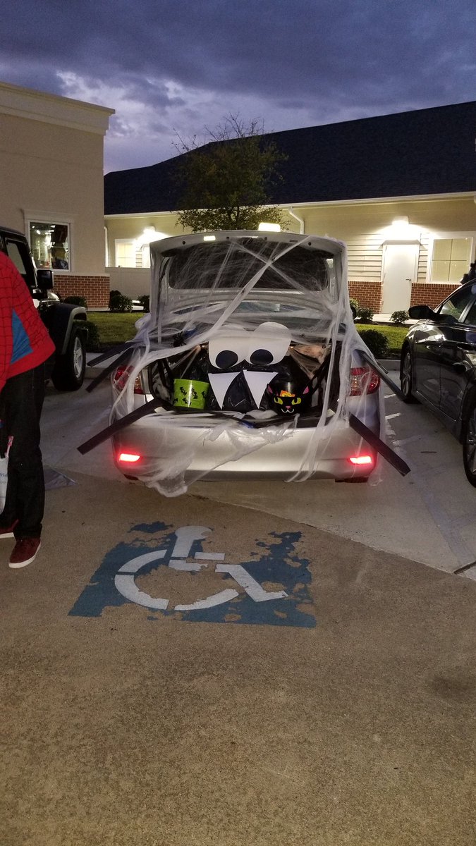 sgulley27's tweet photo. Trunk or Treat! #tleeldridge https://t.co/zw3XEUfhqz