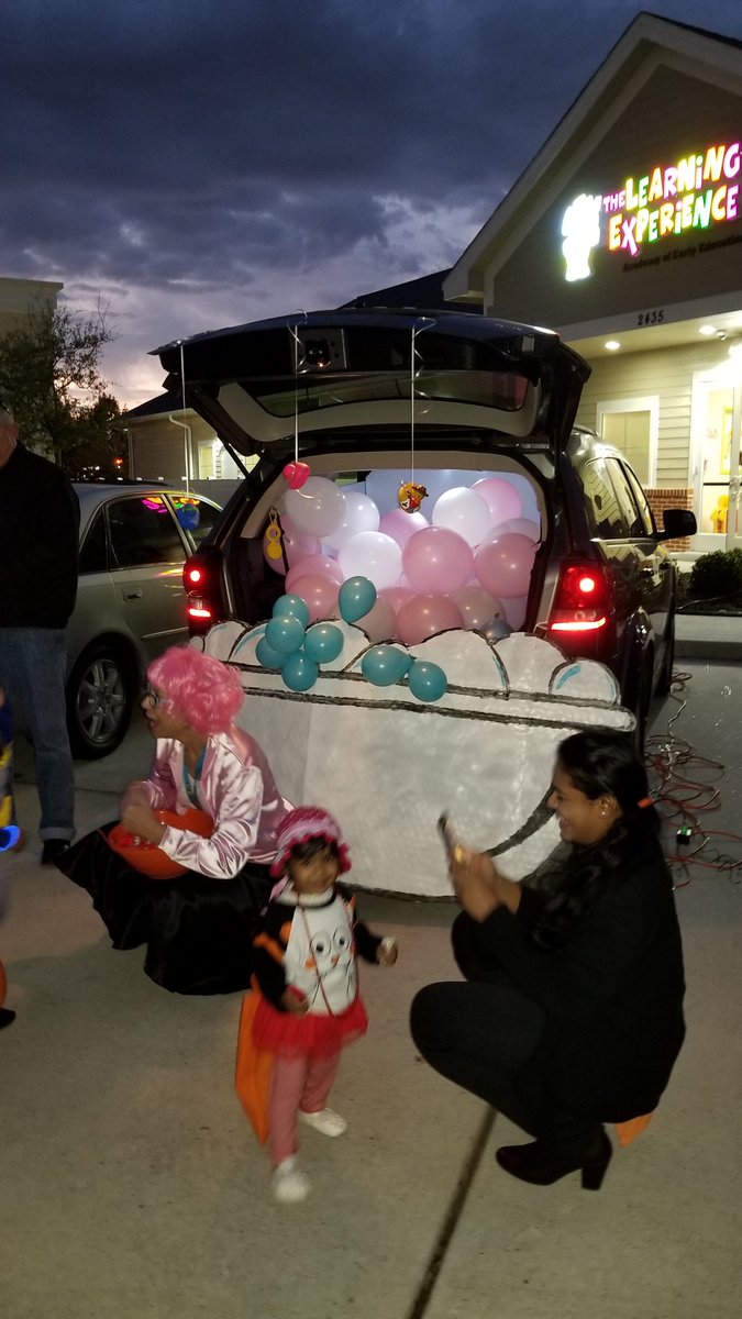 sgulley27's tweet photo. Trunk or Treat! #tleeldridge https://t.co/zw3XEUfhqz