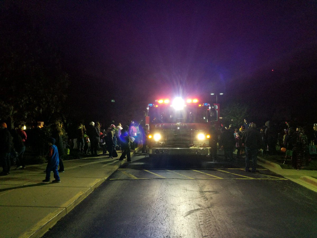 Butterfield_PTA's tweet photo. Thanks Lombard Fire Dept for the special visit for our Trunk or Treat! #weare44 https://t.co/EoeUc8WZc5