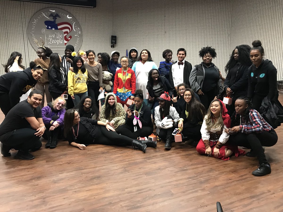 ParkCenterSAC's tweet photo. 👻🎃40+ of PC’s finest volunteering in a great place and way.Thanks to @BrklynCenterMN and SAC. We had fun! #piratepride #wearepirates #SAC https://t.co/c70iKEoCmH