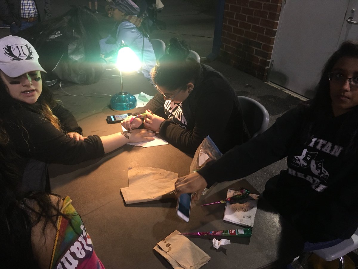 domsa_'s tweet photo. First henna stand of the year a success!!! #DOMSA #DBlock #WhoIsLoudounValley https://t.co/xSS8OLDjf9