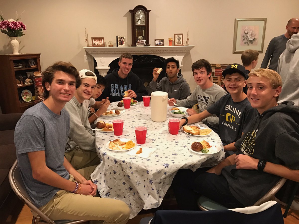 SalineXCParent's tweet photo. Regionals tomorrow! Let's go Saline! #pasta #carbs #breadstick @XCSaline https://t.co/qCoQoXdSu0