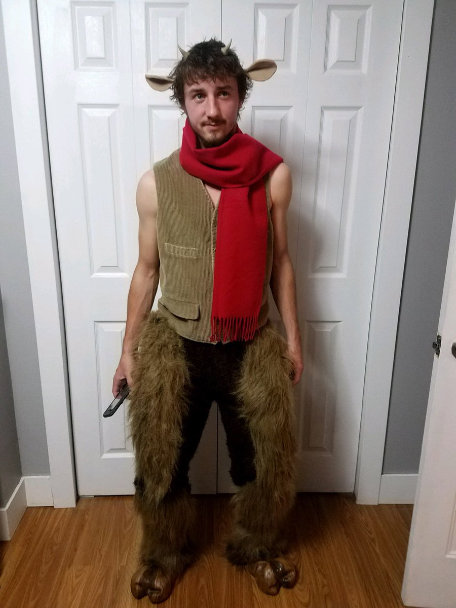 ryan_rhill's tweet photo. Halloween weekend bout to be fun🐐Mr Tumnus is ready to party🍻 https://t.co/x8KG0EUDLS