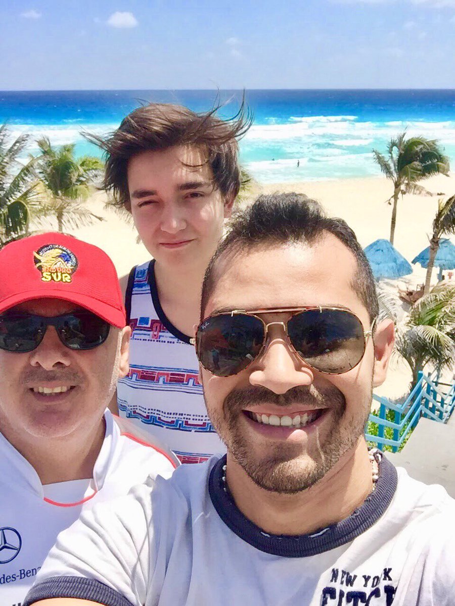 eliasgc90's tweet photo. Quien me lleva de vuelta? 🤔 #Cancun #springbreak2k17 #MaximoFranco https://t.co/Eq54v0MR1Y