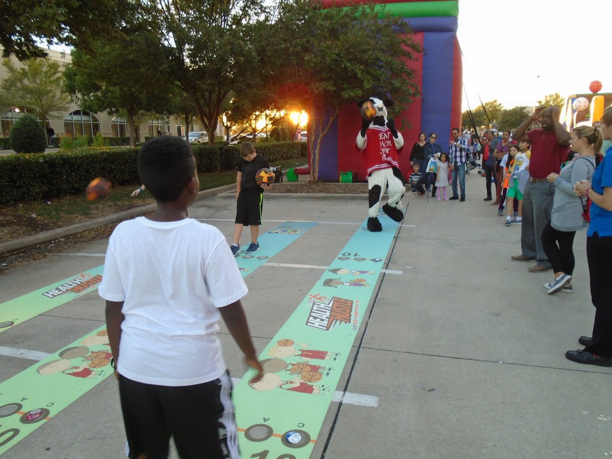 GameofCans's tweet photo. We got the "Chick-Fil-A" Cow playing cans! #7Reign #GameofCans #PlayCans #CansMat #ChickFilACow #HealthHustle #CansMatReign #CansGame #Cans https://t.co/5hRk5Y7WJa