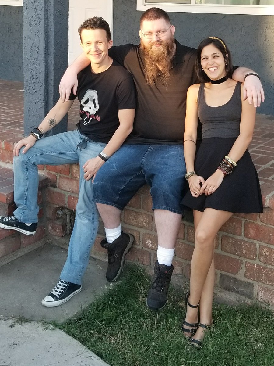 jimjohnmy's tweet photo. Yay was a treasure meeting these beautiful people. #awkwards https://t.co/7qHz06B06R #twitch #IRL thanks @EmilbusXM for taking it! https://t.co/mnQILm0EbN