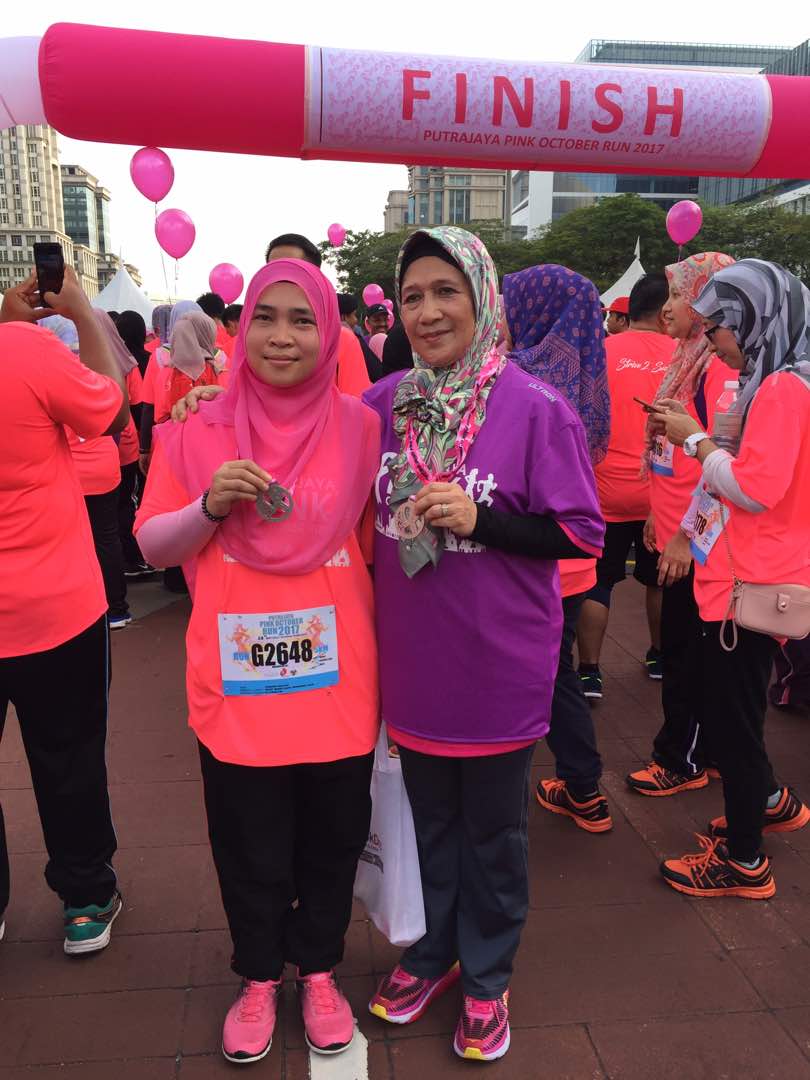 PuspanitaMindef's tweet photo. Puspanita @MINDEFMalaysia turut menyertai Larian Pink October 2017di Dataran Putrajaya. Terima kasih penganjur! #Strive2Survive https://t.co/icj930iq9r