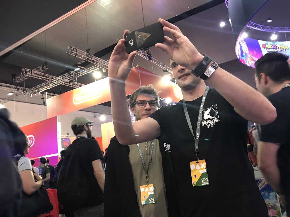 rocket2guns's tweet image. At PAX aus and my role is photographer for @PLAYERUNKNOWN as his fans want pics!