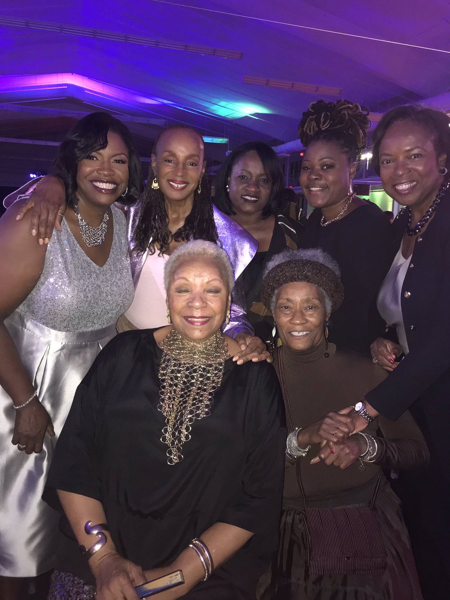 JLANSolutions's tweet photo. @IamSusanLTaylor #Tennistiesafterfive #rwlcPlatinumExperience https://t.co/cr0aS9UtVw