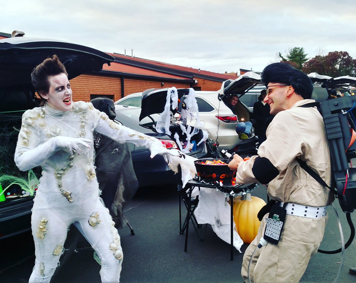 Villoween's tweet photo. Trunk or treat. #Halloween #gozer #egon #Ghostbusters https://t.co/oHVmEjTm76