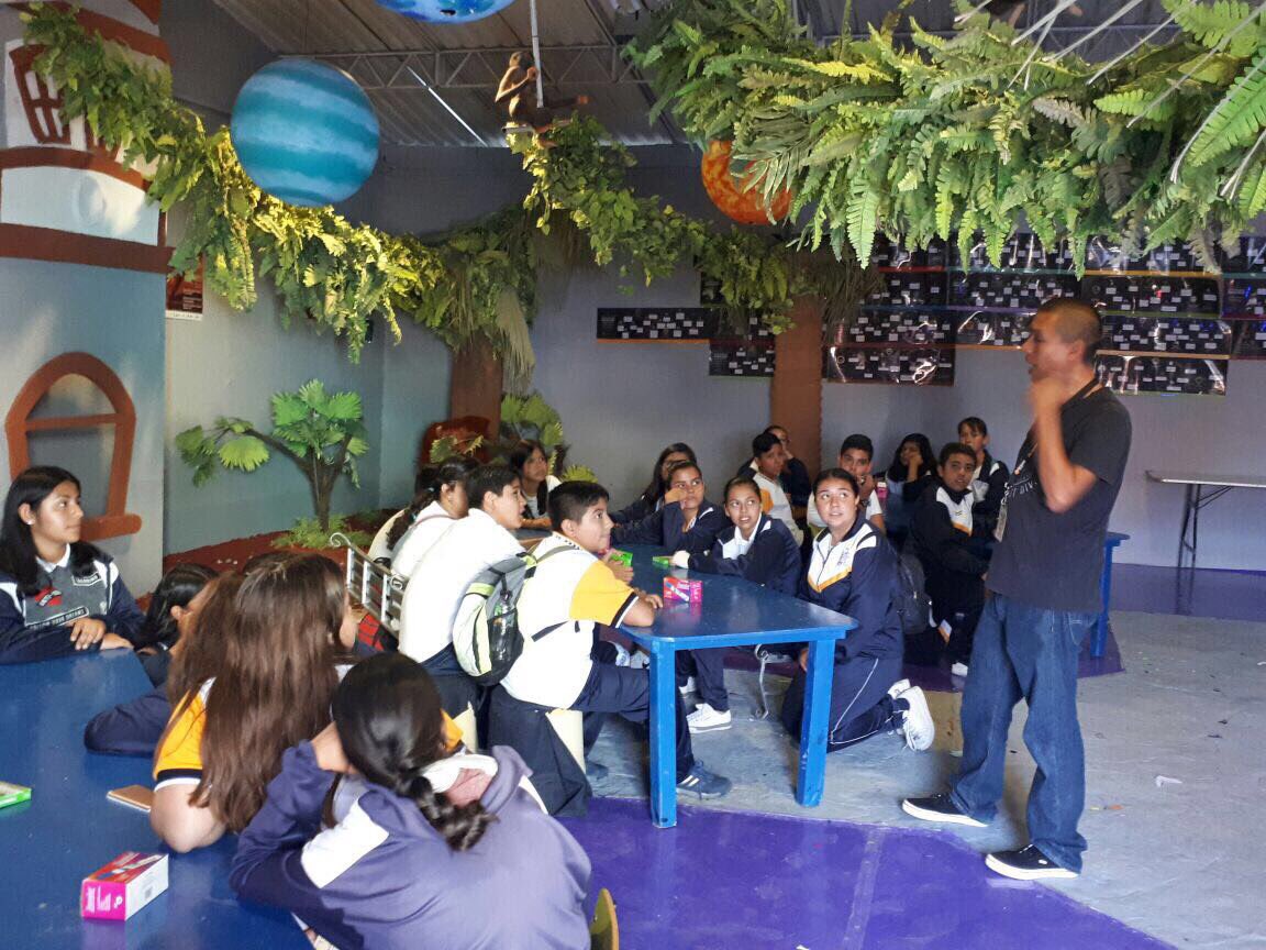 sinreb's tweet photo. @luis_gomez_gtz @ProNIJAL @octubrefiestas @PacoAyon @AristotelesSD @KaroPlascencia @ProNIJAL #canicaazul for the love of teaching #WhatToDoInCaseOfNaturalDisater #sec36 intermediate kids #fiestasdeoctubre https://t.co/BmxT5caHRE