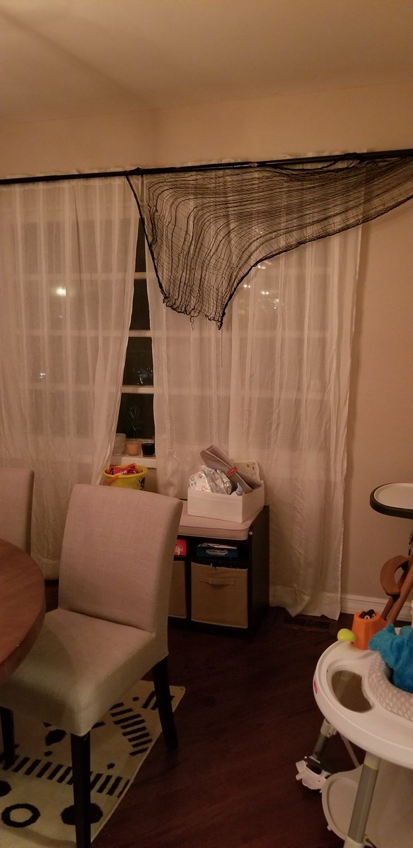 _Nestie's tweet photo. Aw yuss my favorite Halloween decoration #CreepyCloth https://t.co/LiOFia0mW4