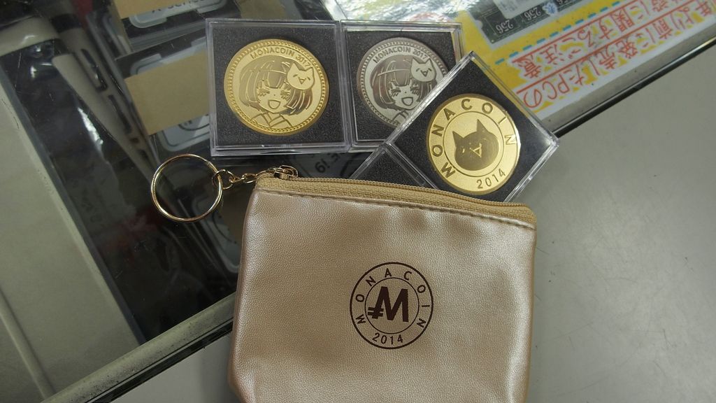 ark_akiba's tweet photo. 店頭では新たなグッズも頂きました…！
モナコインユーザーの皆様ありがとうございます！
コインケースや自作キーホルダーまで！すごい…！！

なお、リアルモナコインの配布場所はアーク店頭ではありませんのでご注意を(*´ω｀*) https://t.co/JGI7Ey6VgF