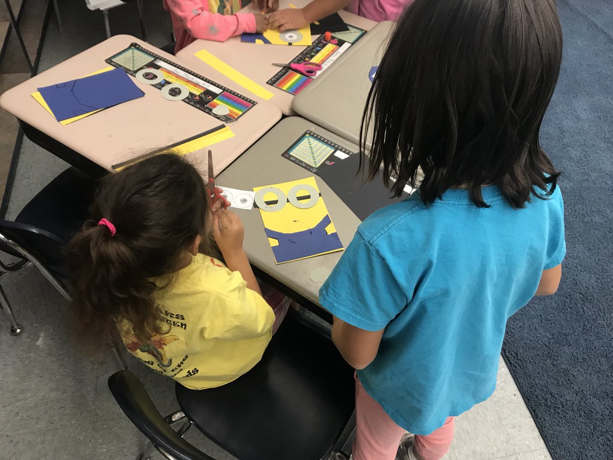 mrsorender's tweet photo. We ♥️ buddies! #RCSDChampions @rcsdblueoaks https://t.co/DoVIxZvEDq