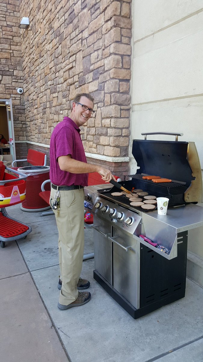 <a href="/831Larry/">Larry Pinto</a> @mandytgt <a href="/pickford_erika/">Erika Pickford</a> <a href="/GhovanlouAriana/">Ariana Ghovanlou</a> <a href="/Gmw2270/">Gabriella wood</a> Thank you to our Grill Master 🍔🌭 #MikeNeedsATwitterAccount