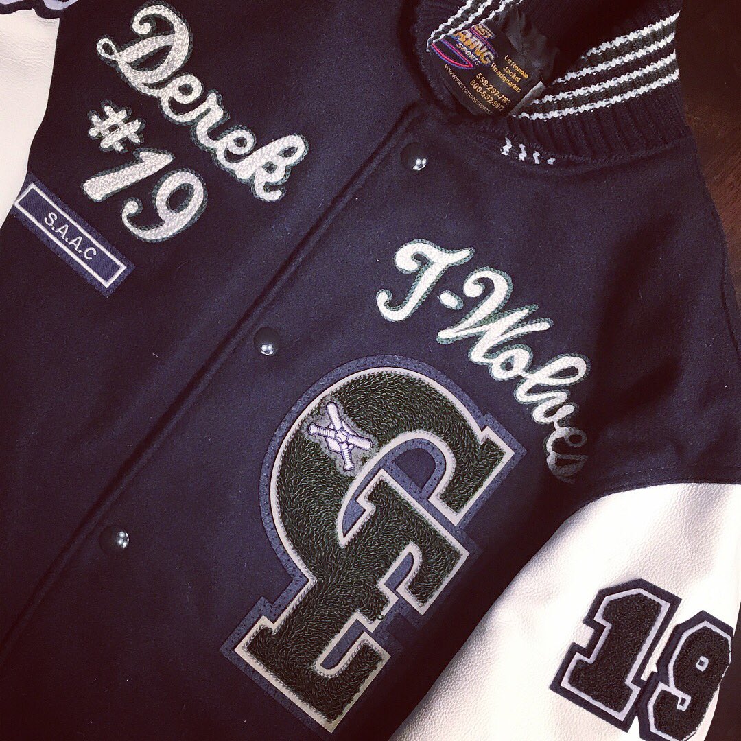 Baseballmama_10's tweet photo. @derek_righetti Look what I got!!! #Timberwolves #ClovisEastBaseball https://t.co/sY4ZoFGhgU