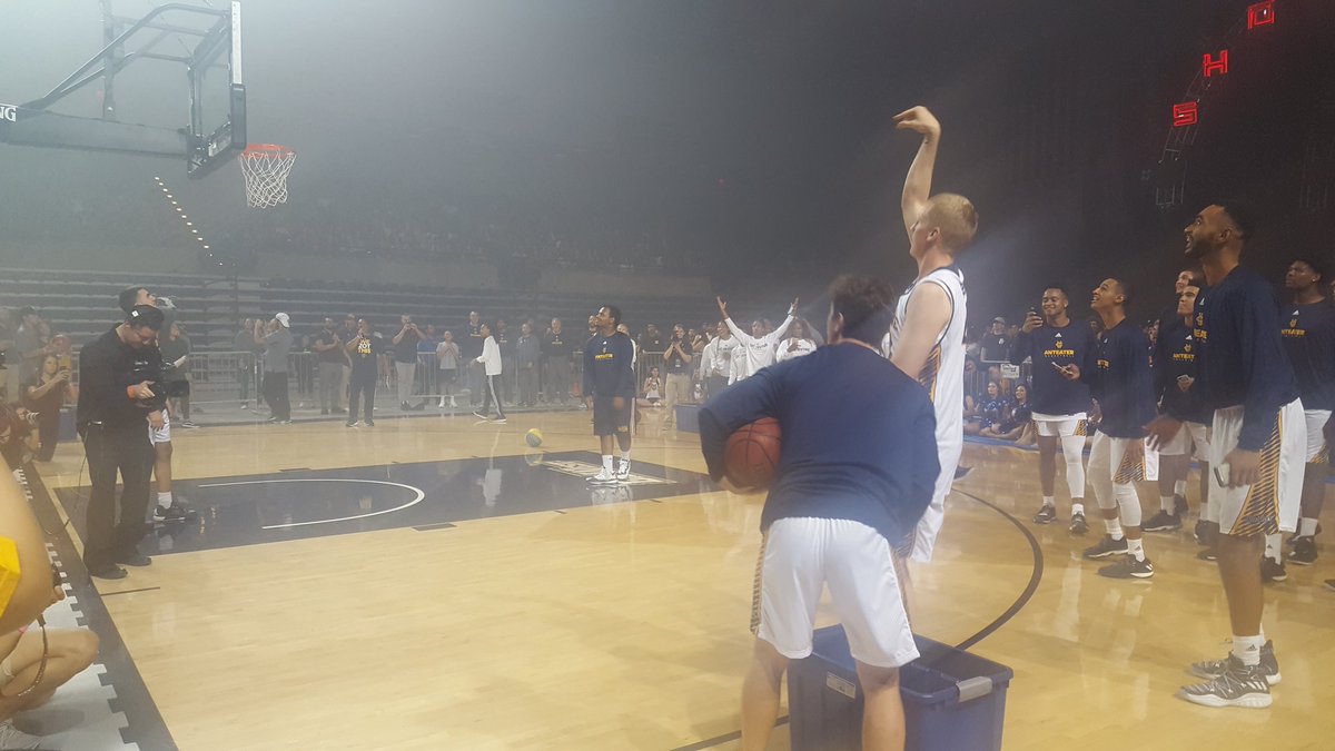 antourageuci's tweet photo. Views from the 3-Point Contest 🔥👌🔥 #Shock17 https://t.co/U7aXesM4QF