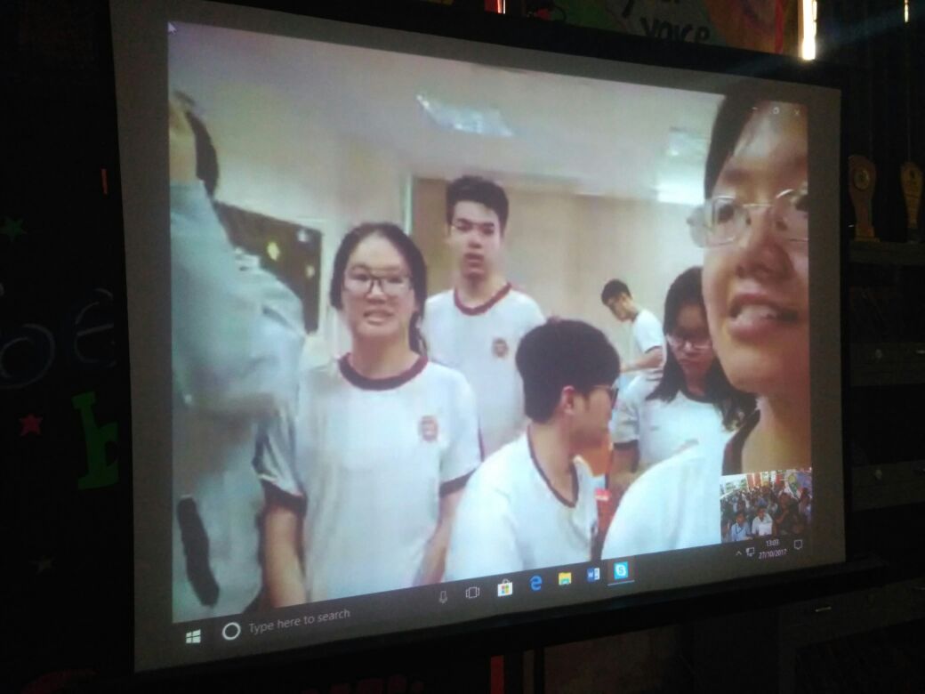 pkdhillon08's tweet photo. Skype Session of Ss Grade7 KamlaNehruPublicSch India with @Lieu1703 #ClimateActionP Loved the Flags of the two countries together @UNFCCC https://t.co/r6kVtwqENd