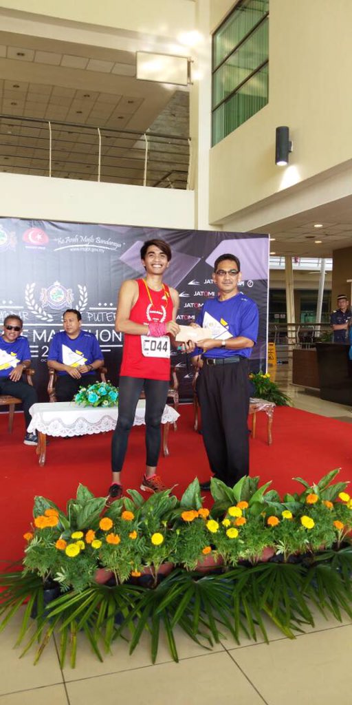 madihahsaleh's tweet photo. @awanrun Ehem ehem tahniah! @faisalmfo11 https://t.co/KbWeUQjzgC