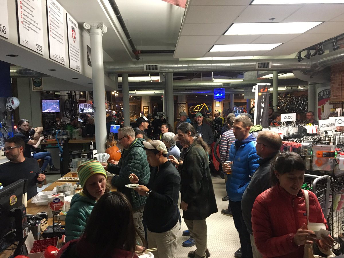 4alloutdoors's tweet photo. Great night #speeddating with #brands and happy hour at @PhatTireBikes #2017OBS #playbentonville #humanpoweredactivity #NoBSatOBS https://t.co/AjXOgOSXl3
