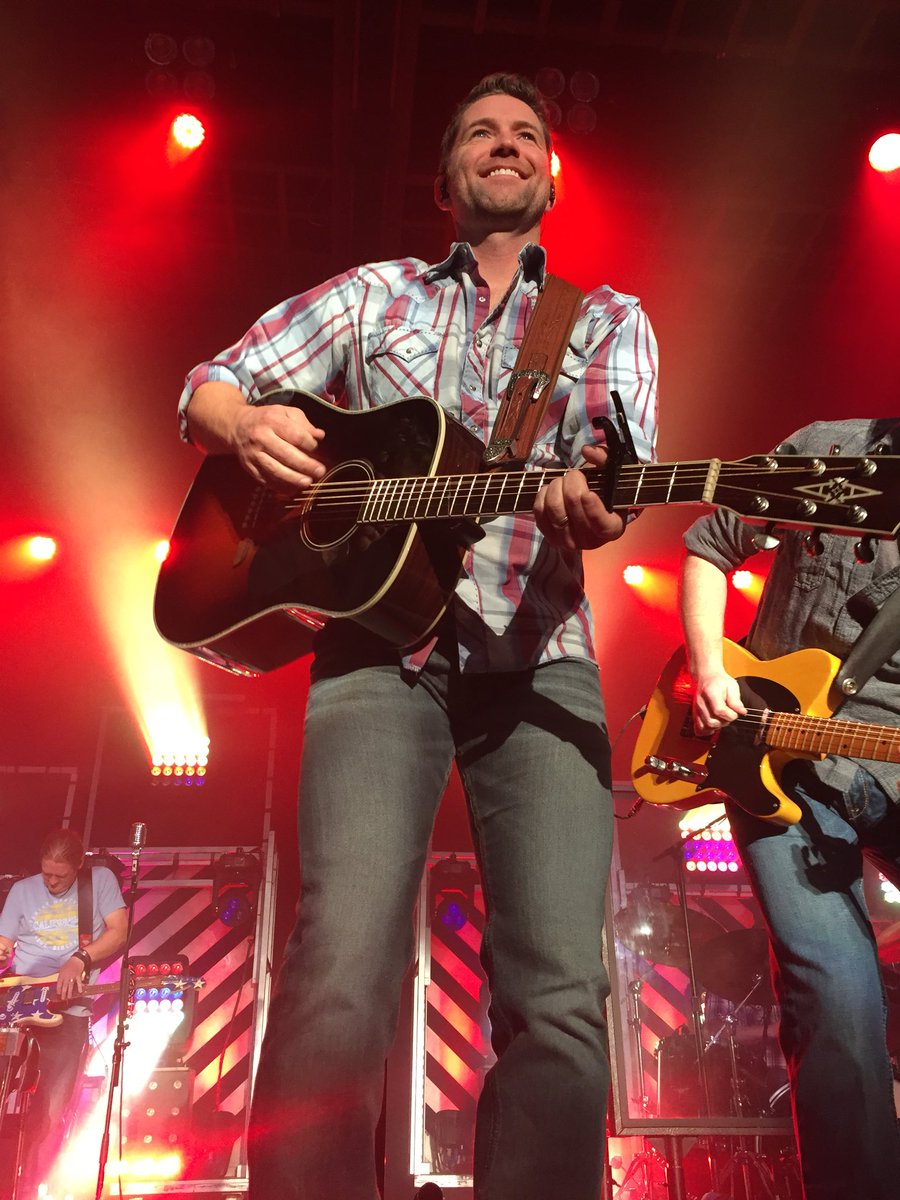 blondie2929's tweet photo. @joshturnermusic Great show tonight Josh!! #hamptonbeachcasino #deepsouth https://t.co/tornZXKVwU