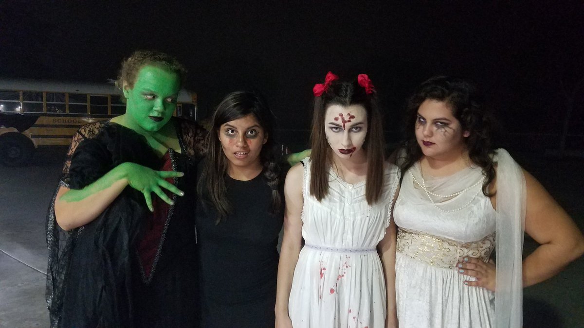 Artwithmrsn's tweet photo. Haunted House one more night! @WVtheatre @PowayUnified #hauntedhouse #hauntedbus #dare2bescared #supportthearts https://t.co/BfmZNpmUrR