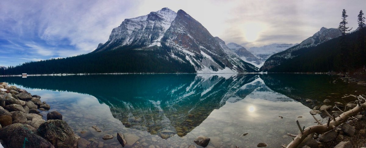 gwion18's tweet photo. Never get bored of popping up to the lake in the evenings. @BanffNP @TravelAlberta #LakeLouise #Alberta #ParksCanada https://t.co/cIqjBvOPH9