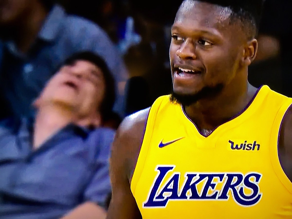 MikeLowry_'s tweet image. Is this guy dead at the @Lakers game?