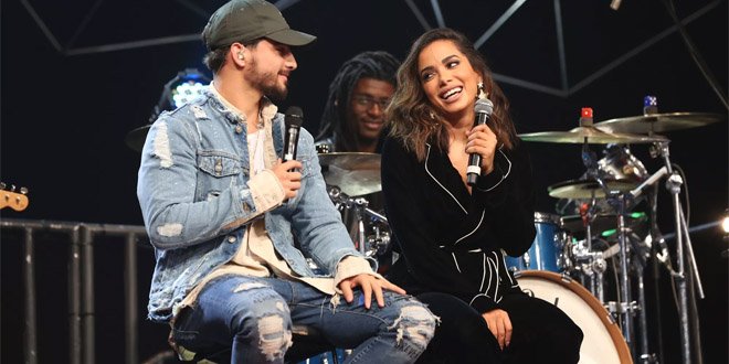 latinpopbr's tweet photo. O @maluma ganhou um #PremioMultishow2017 com a @Anitta e... foi esnobado por ela. O babado está na coluna da Gaby! ➞ https://t.co/AO5eaEXByV https://t.co/1mRcynmUMl