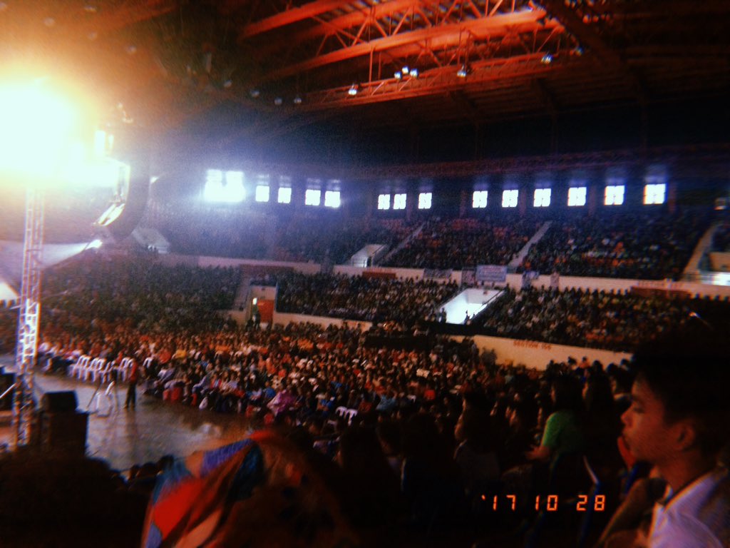 machuuupichu's tweet photo. 5,000 strong for you Lord! 

#YFCiDeclare 
#MetroCon2017 
#YFCat25 https://t.co/agvc7Rwhqx