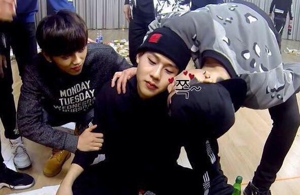 parachute______'s tweet photo. ᐟ♡˖ jooheon x #gun
🐣 ; #joogun #จูกอน
🍑 เรือที่มันยังมีอยู่จริงตลอด แต่แค่เราไม่เห็น https://t.co/gfFWFX8Dpb