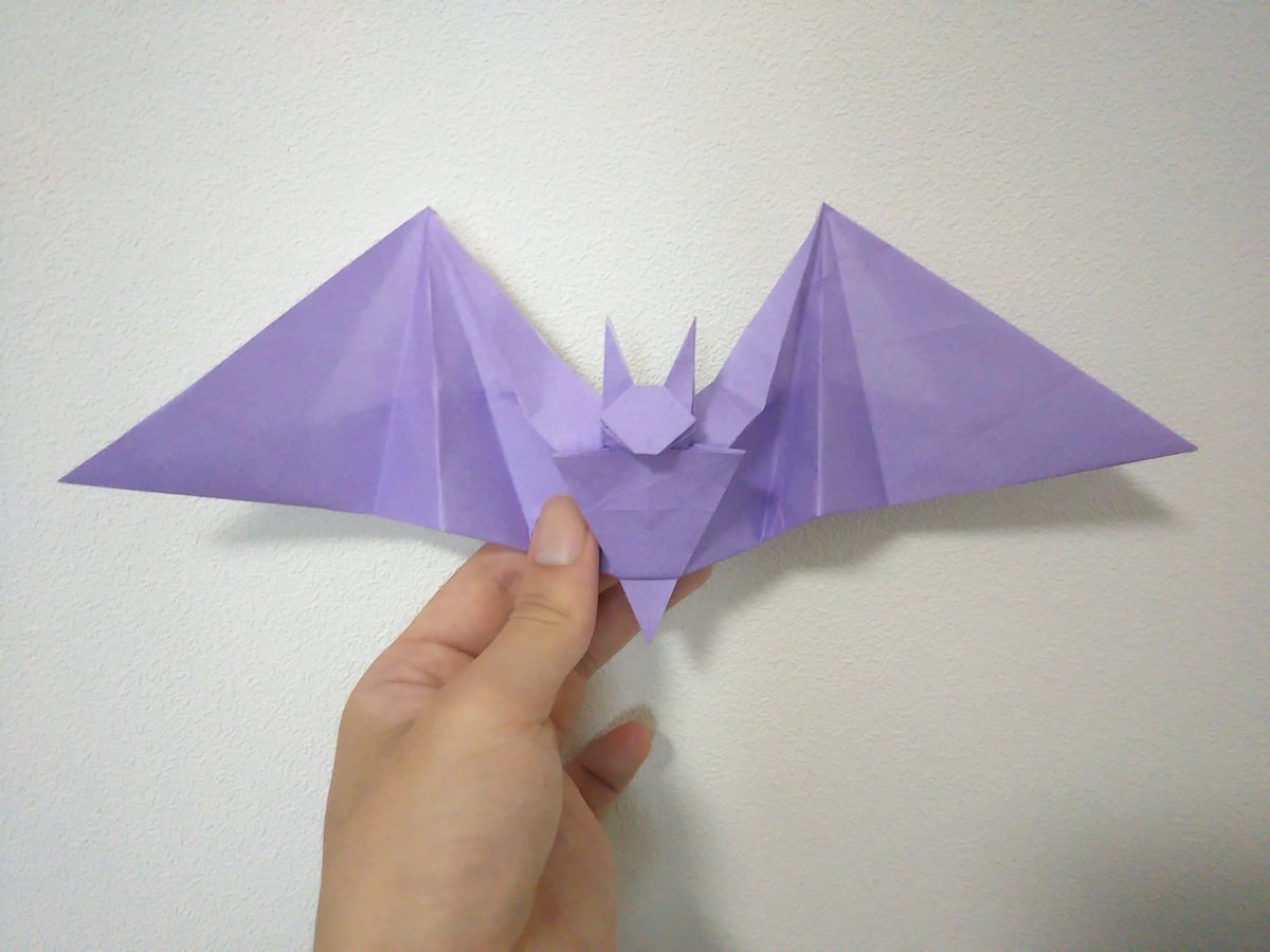 Taon V Tvittere 刑部姫のコウモリ Origami Designed By Taon もうだいぶ旬を過ぎた感あるけど投下 アピールポイントとしては ほとんどの人が捨ててた尻尾 脚 の折り出しですね 角度を正確に転写した試作もやってましたが 疲れたのでやめました Fatego 折り紙
