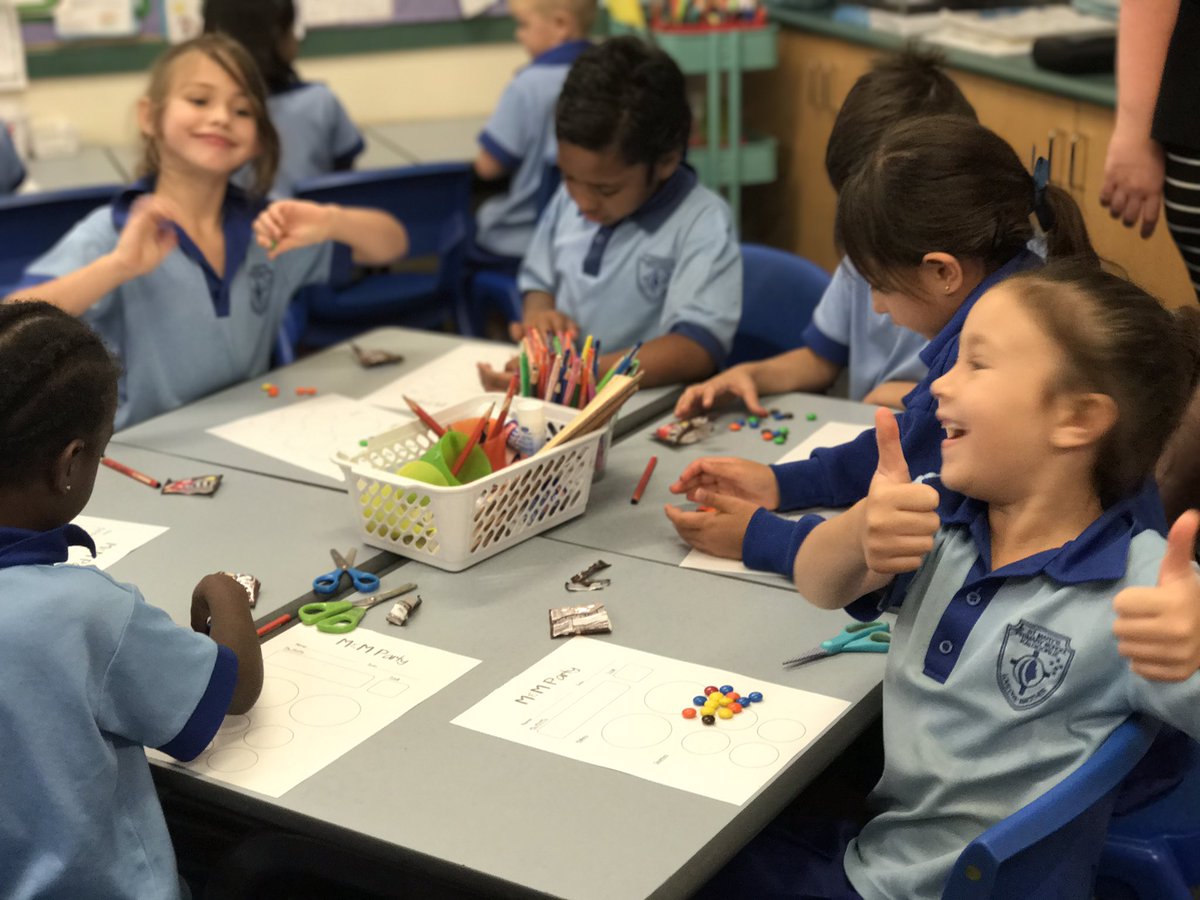 jojoscott99's tweet image. M&amp;amp;M maths a hit with the kids #funfractions