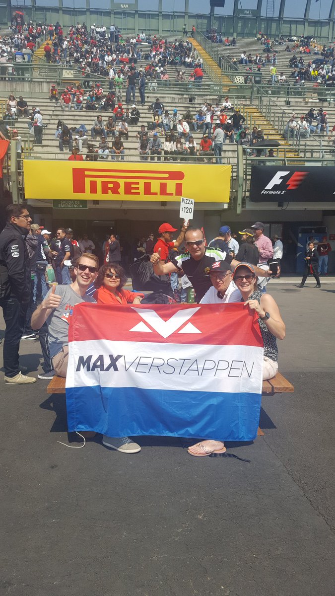 SuzanTimmers's tweet photo. Enjoying #mexicogp, in het stadion al heel wat Mexicanen overtuigd @Max33Verstappen fan te worden... Viva Mexico! https://t.co/WSyxrJfk9M