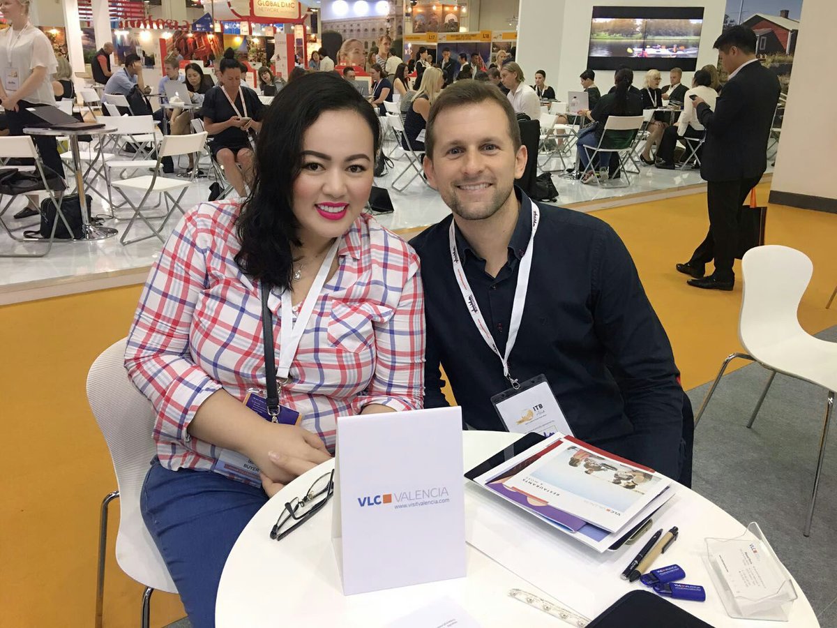 FundVisitVal's tweet photo. Nuestras entrevistas en la @ITBAsia con operadores del sector en el mercado asiático terminan de la mejor manera. #ITBAsia2017 #VLCNonStop https://t.co/x0bC84cHMp