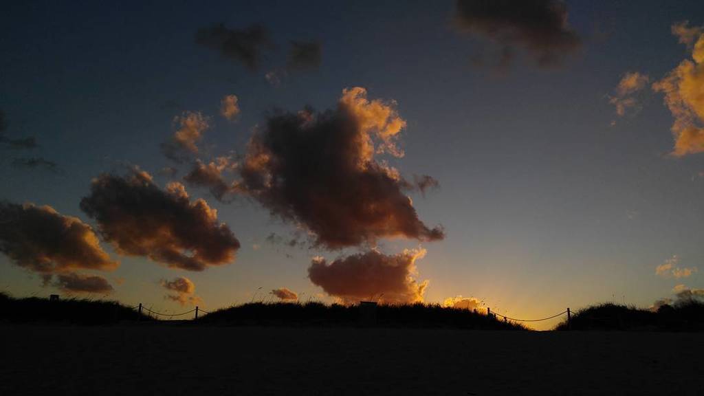 HerzigFilm's tweet photo. How deep can you sink into nothing at all

#cloudporn #miami #southpointebeach #reminiscing #daydreaming https://t.co/IF7Vecqz3U https://t.co/yKBbGSrwMx