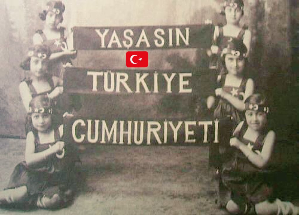 Ey yükselen yeni nesil gelecek sizindir Cumhuriyeti biz kurduk onu yükseltecek ve sürdürecek sizsiniz ...29 ekim..