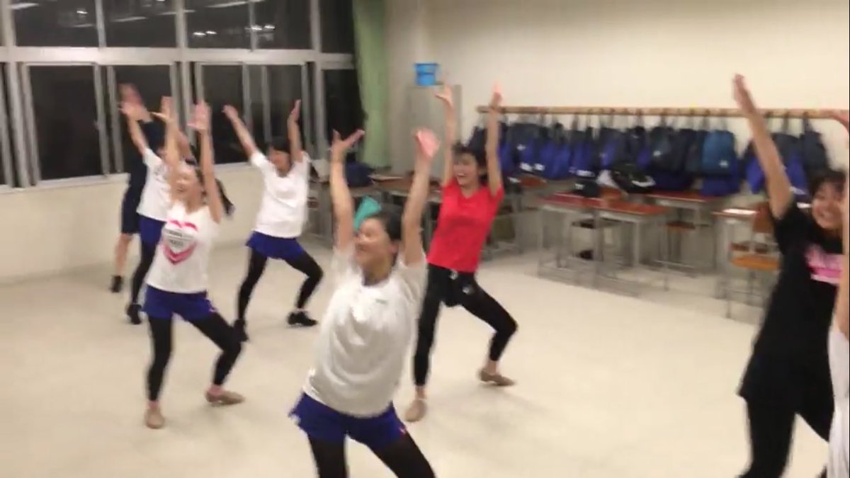 先日、特別講師を呼んでの練習を行いました！それぞれ学ぶ事がたくさんあったので、今後に活かしていこうと思います✊
そして、明日は【第2回オープンスクール】です。北校舎1階102教室で部活動体験を行うので、是非来てください😊チア同好会一同、皆さんに会えるのを楽しみにしています！