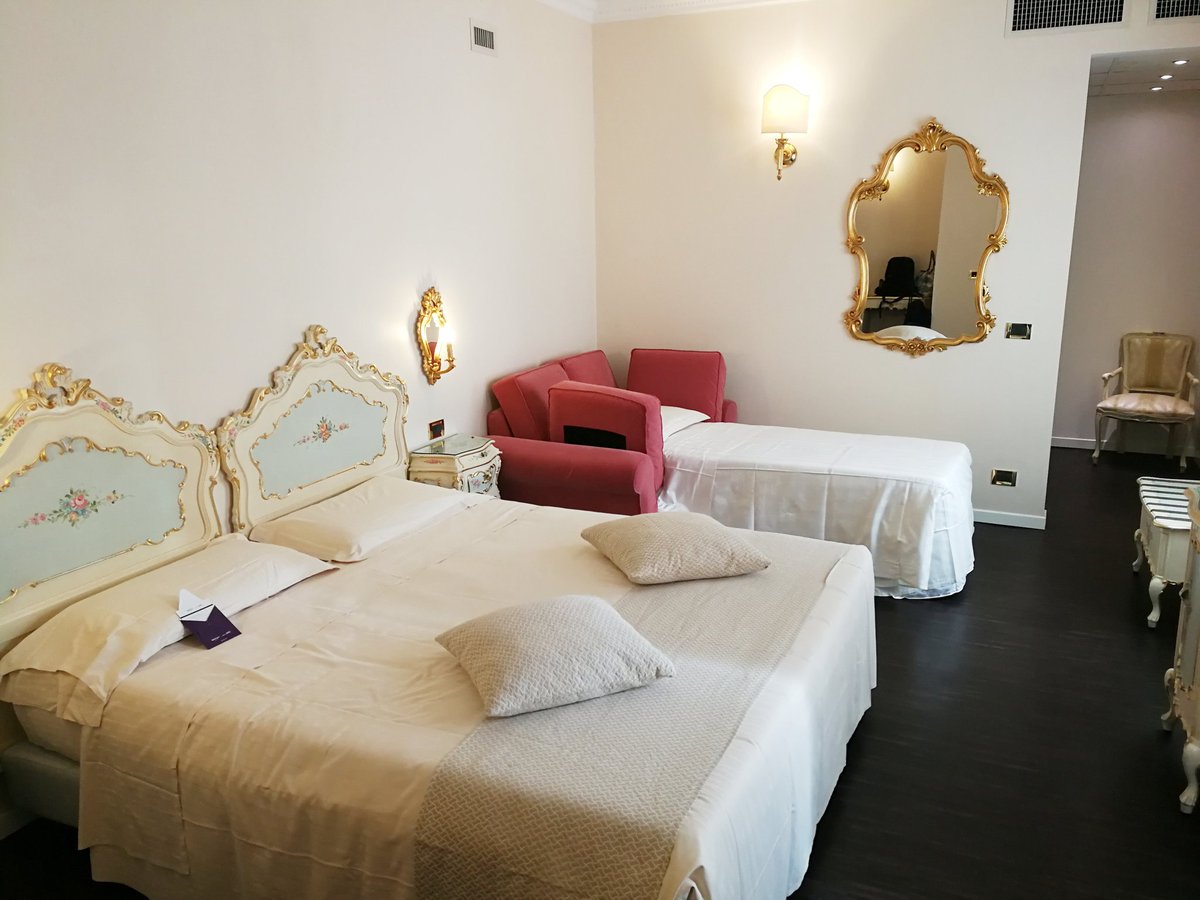 miportovia's tweet photo. Inizia il nostro weekend a #Parma! Pronti per relax e shopping?😉 https://t.co/DZLSxI3HWW #mercurelocalstories #miprendoemiportoviaconmercure https://t.co/9NTEcixQKY
