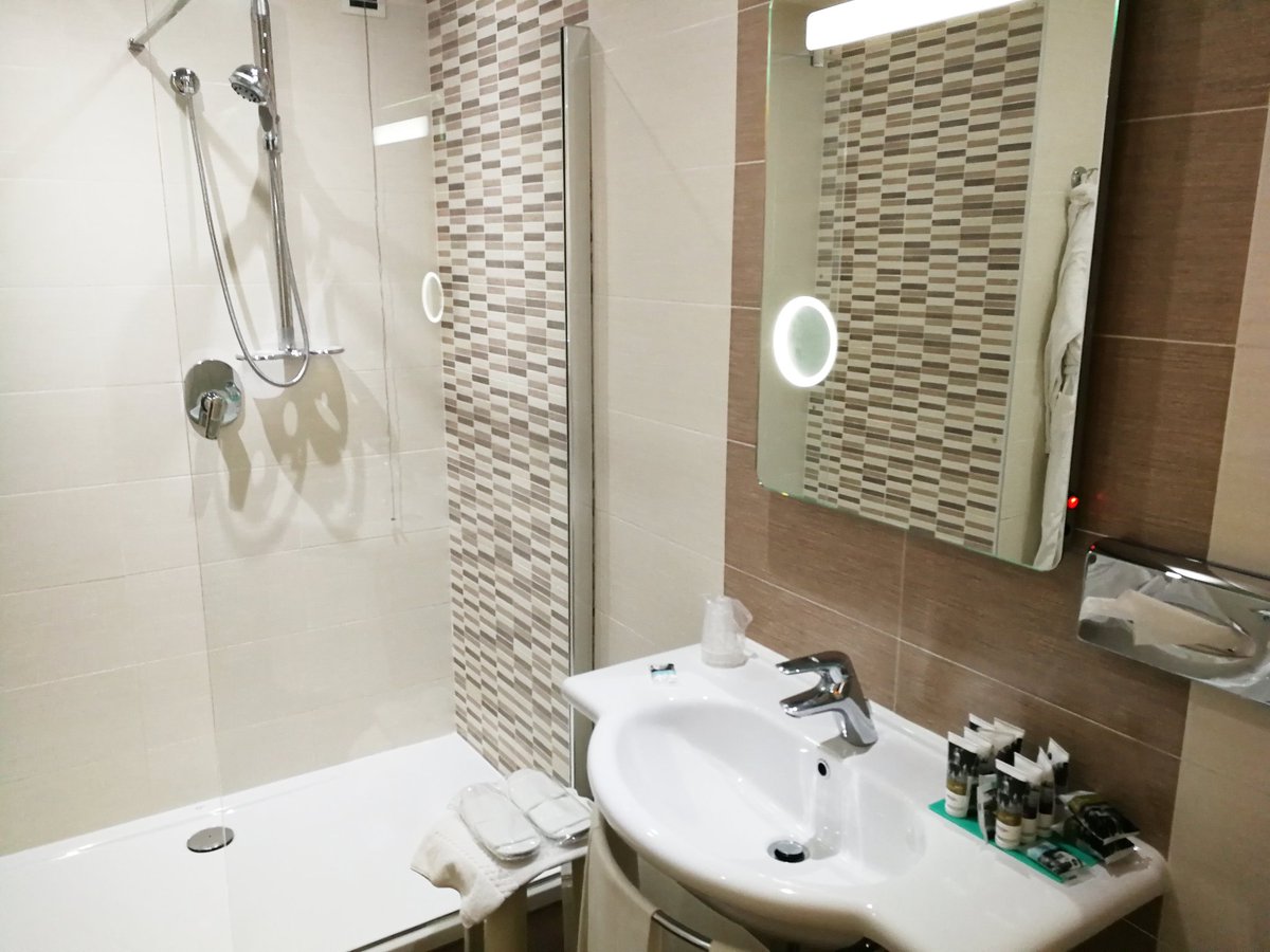 miportovia's tweet photo. Inizia il nostro weekend a #Parma! Pronti per relax e shopping?😉 https://t.co/DZLSxI3HWW #mercurelocalstories #miprendoemiportoviaconmercure https://t.co/9NTEcixQKY