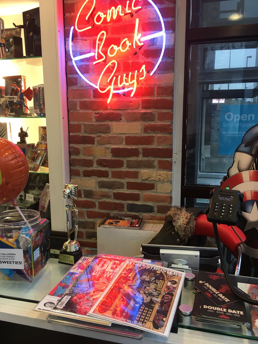johnnyutah66's tweet photo. Picking up my pull list & some classic books @comicbookguysni 10% off for Halloween Fest too :) #iaintafraidofnoghosts #iamreally ๐ป https://t.co/VPCMjbAJgb