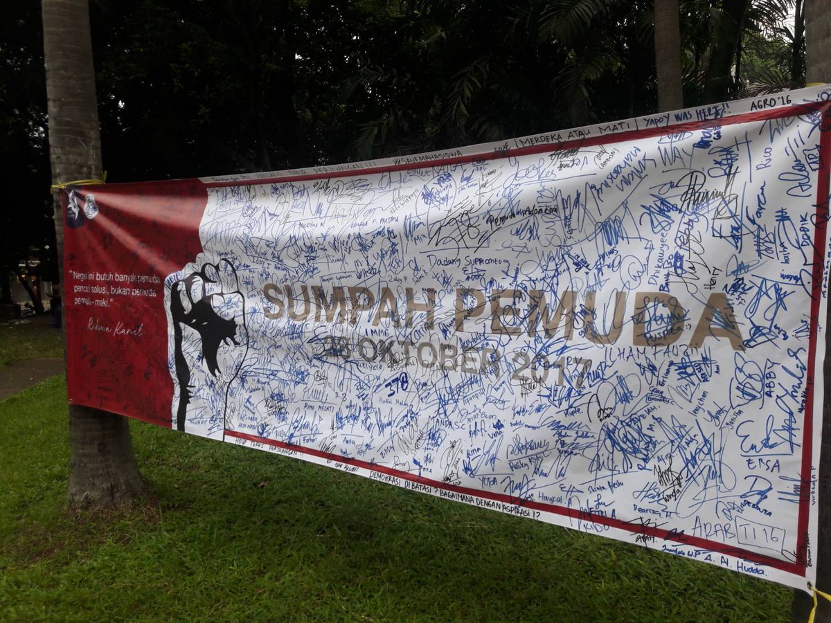 1001 tandatangan yang di tanda tangani oleh seluruh mahasiswa Gunadarma.