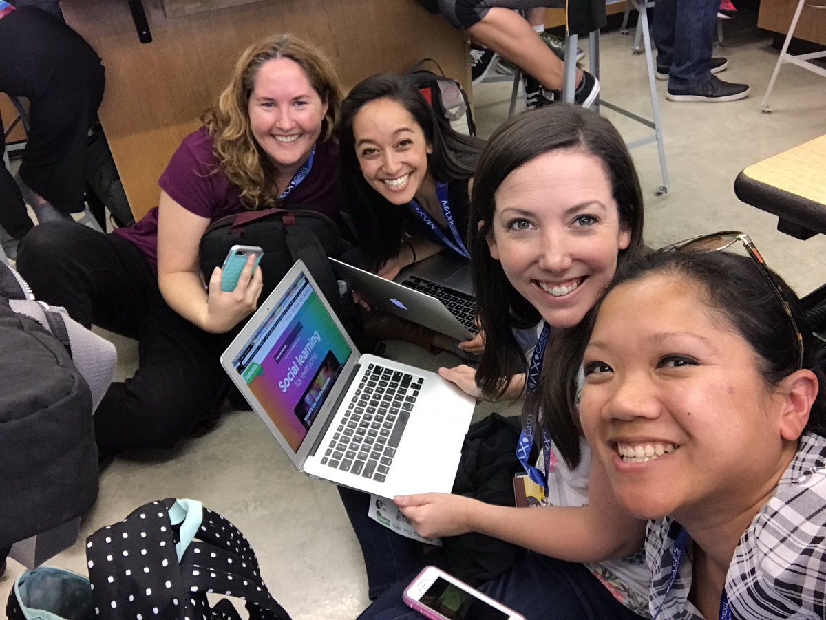 It was a full house at the Flipgrid training by @KarlyMoura on the first day of #FallCue2017 #floorseatingonly