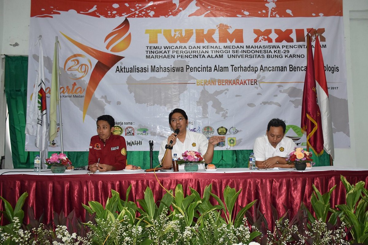bwijiatmoko's tweet photo. Berbagi dalam TWKM Mapala se-Indonesia ke-29 #TWKM #EnergiBerkeadilan @wartapalaindo @KementerianESDM @Mapala_UI 
https://t.co/LUFBolHC3n https://t.co/L51r0jkdOS