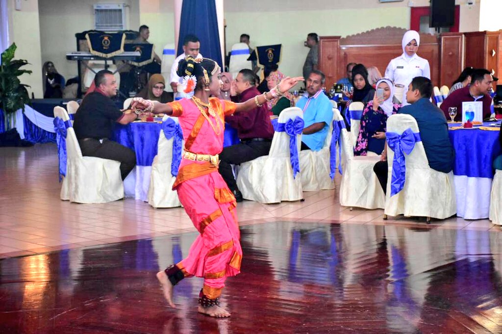 MkPLTLDM's tweet photo. Sambutan #Deepavali2017 anjuran @KELANTANATOR175 &amp; @WismaSamudera - #Kebajikan sentiasa menjamin Kesejahteraan Warga #NavyCare #NavyPeople @tldm_rasmi @MPA_Barat https://t.co/nd7KR8CzTk