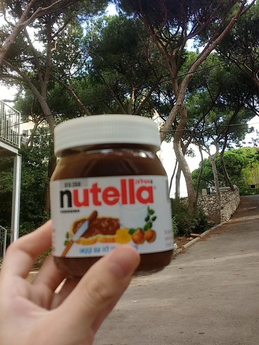 BloggingLinus's tweet photo. Halleluja, preiset den Herrn!
Ich habe in der Ecke des Vorratslagers Nutella gefunden. https://t.co/g3oyOpiuNc