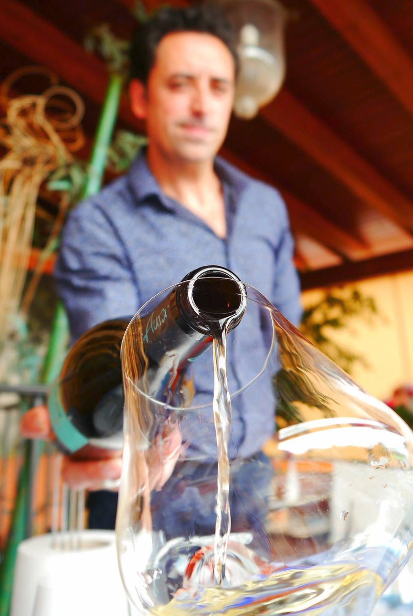 "El vino te hace ser mejor persona",
nunca lo dejes de lado,
llévalo contigo siempre,
allá donde vayas.

#FelizFinde <a href="/akataVino/">AkataVino Magazine</a>