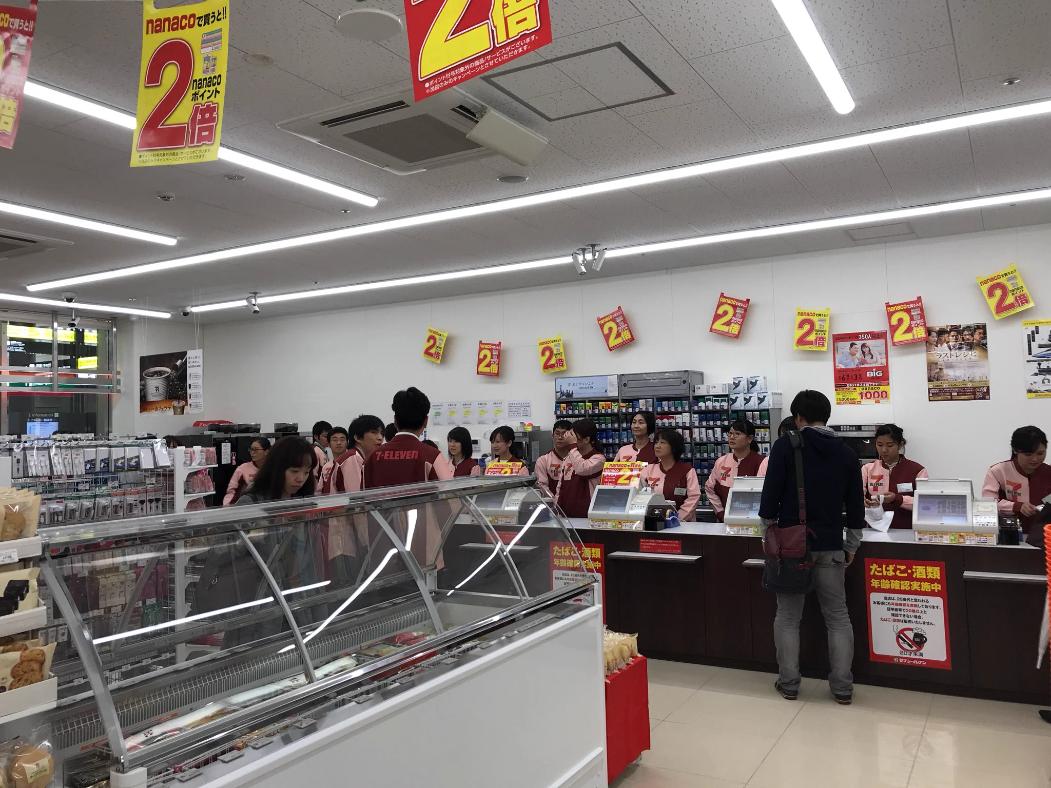 このセブンイレブンの店員が多すぎるｗｗｗシフトミスとしか考えられないｗｗｗ