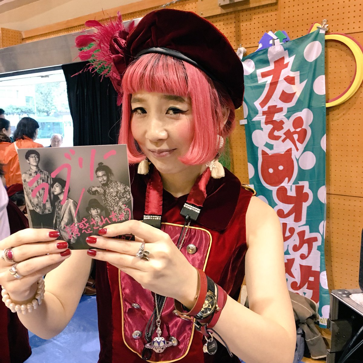 オワリカラ على تويتر 新曲 ラブリー でフルートを演奏して頂いた岡村トモ子さんにできたてcd渡してきました 岡村さんがリーダーを務めるビッグバンド たをやめオルケスタ は本日阿佐谷ジャズフェスに出演 大迫力の演奏で小学生から大人まで笑顔な会場全部 と オワリカラ على تويتر 新曲 ラブリー でフルートを演奏して頂いた岡村トモ子さんにできたてcd渡してきました 岡村さんがリーダーを務めるビッグバンド たをやめオルケスタ は本日阿佐谷ジャズフェスに出演 大迫力の演奏で小学生から大人まで笑顔な会場全部 と